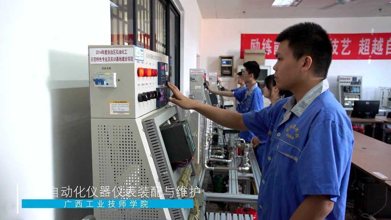 侧装式磁翻板液位计：揭秘其工作原理与选型要点**